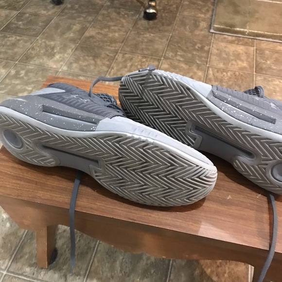 Men’s under armor gray tennis shoes size 9.5 - Picture 3 of 8